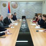 ԱՄՍՏԵՐԴԱՄ․ ԹՈՒՅԼ ՉԵՆՔ ՏԱ, ՈՐ ԵՄ-Ը՝ ՈՒՐՍՈՒԼԱ ՖՈՆ ԴԵՐ ԼԱՅԵՆԻ ԳԼԽԱՎՈՐՈՒԹՅԱՄԲ, ԱՉՔ ՓԱԿԻ ԱՅՍ ԱՊՕՐԻՆՈՒԹՅՈՒՆՆԵՐԻ ՎՐԱ